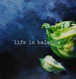 Life in balance : a fresher approach to eating / Donna Hay ; recipes: Donna Hay, Hannah Meppem, Justine Poole ; photography by Chris Court, William Meppem.